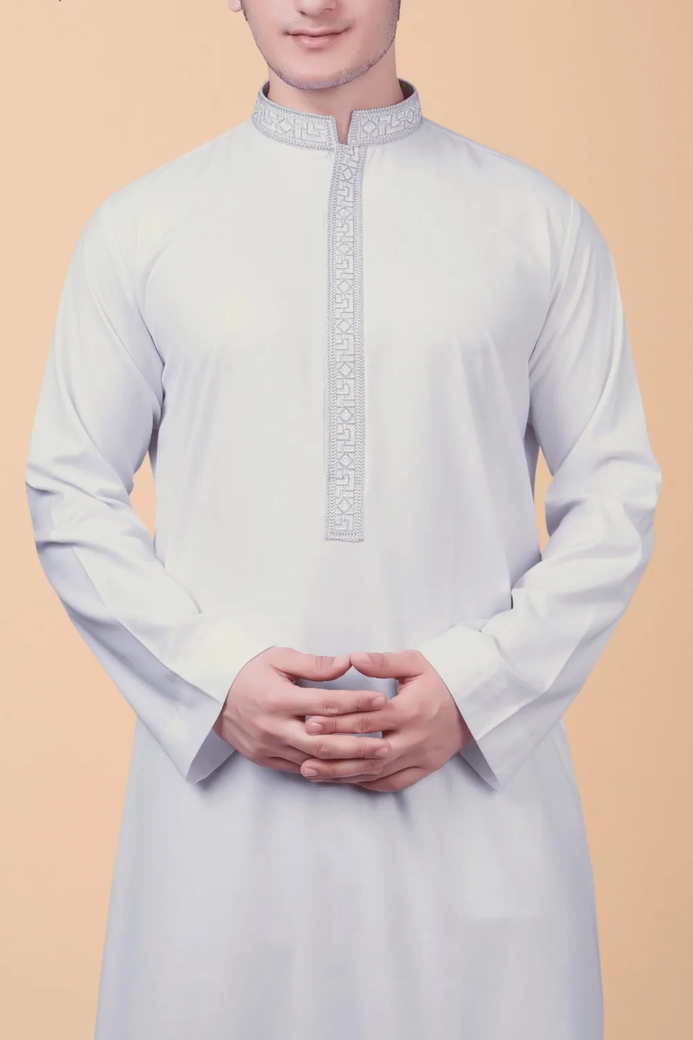 Pure White Men’s Thobe with Silver Geometric Embroidery Strip - Image 3 - Ruby Online
