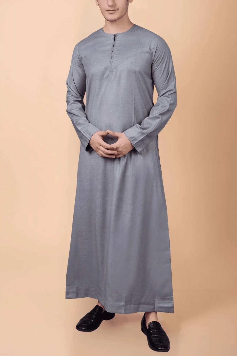 Modern Light Grey Zip-Neck Thobe for Men – Minimal Classic Design - Image 2 - Ruby Online