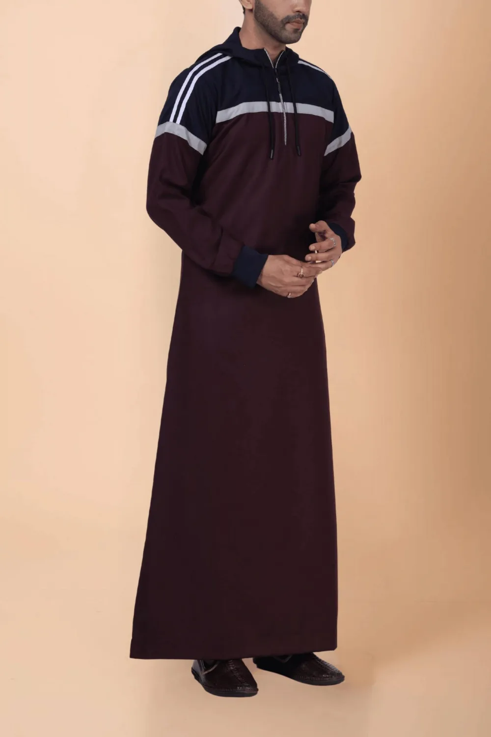 Men’s Maroon Hooded Thobe with Navy Panel & Grey Stripe Design - Image 5 - Ruby Online